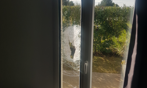 Remplacement d'un vitrage cassé sur une porte à Avignon